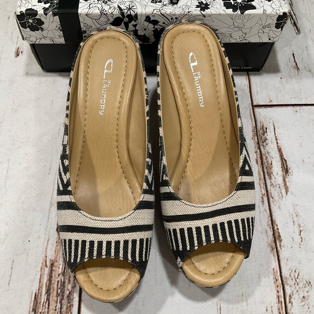 CL BY LAUNDRY DAYSIE MULE PEEP TOE RAFFIA WEDGE HEELS. - Picture 2 of 11